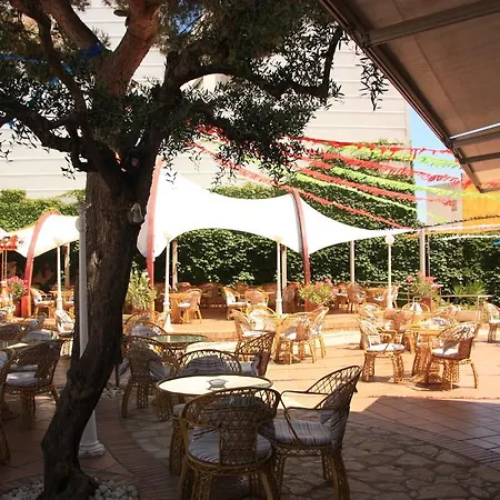 Hotel Coral 2*